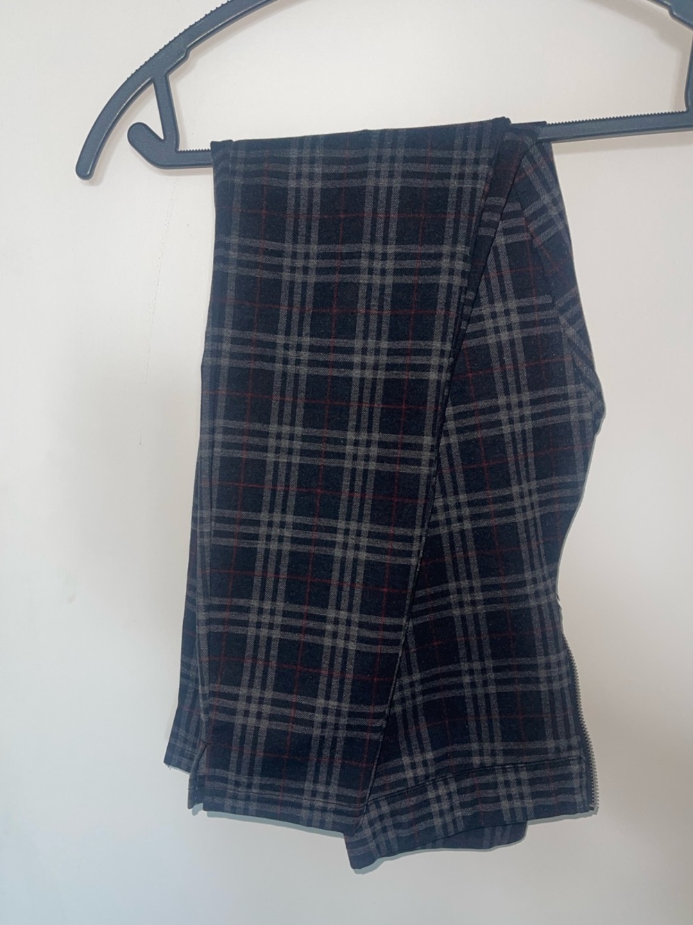 HUE Black Plaid Cropped Ankle Pants with Gray and Red Trim